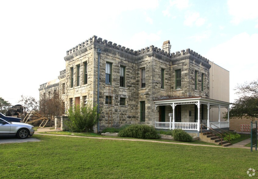 102 W 2nd St, Georgetown, TX à vendre - Photo de l’immeuble – Image 3 sur 17