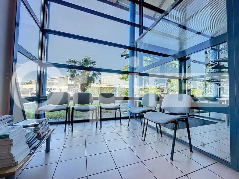 Bureau dans Désertines à vendre - Photo de l’immeuble – Image 3 sur 31