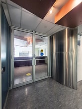 45 Sheppard Ave E, Toronto, ON à louer Photo intérieure– Image 2 sur 7