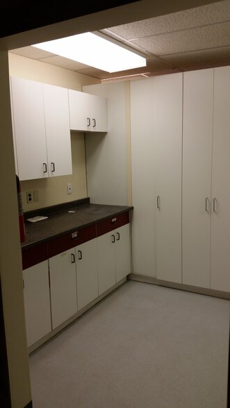 8225 105th St, Edmonton, AB à louer - Photo intérieure – Image 2 sur 22