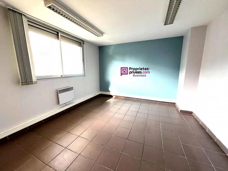 Bureau dans Senlis à louer - Photo de l’immeuble – Image 3 sur 7