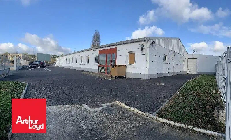 Local d’activités dans Lucé à louer - Photo de l’immeuble – Image 1 sur 5