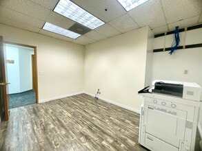 1425 W Foothill Blvd, Upland, CA à louer Photo intérieure– Image 2 sur 5