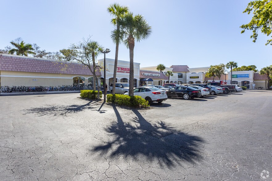 9051 Tamiami Trl N, Naples, FL à louer - Photo principale – Image 1 sur 5