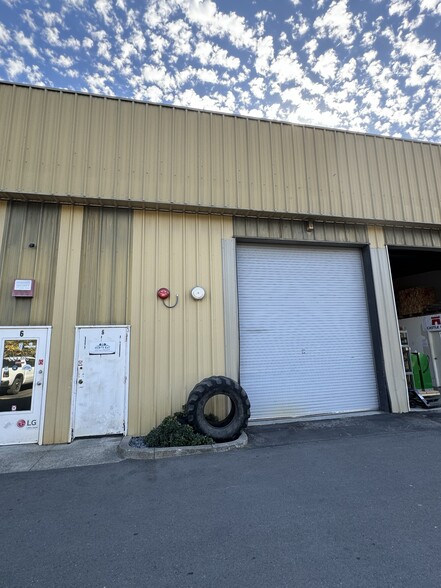 1364 N McDowell Blvd, Petaluma, CA à louer - Photo de l’immeuble – Image 2 sur 2