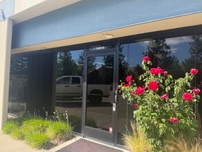 5793 Skylane Blvd, Windsor, CA à louer Photo de l’immeuble– Image 1 sur 5