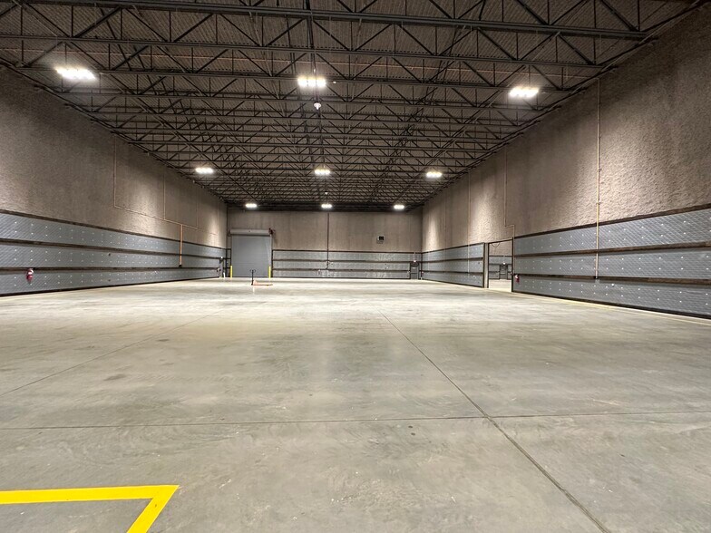 382 Channel Dr, Port Washington, NY à louer - Photo intérieure – Image 3 sur 23