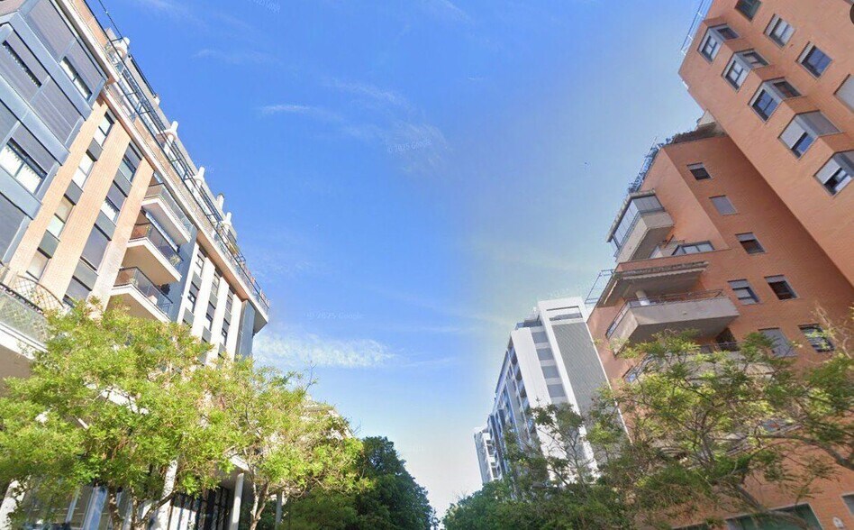 Carrer Director de Cine Luis Buñuel, 3A, València, Valencia à louer - Photo de l’immeuble – Image 2 sur 17