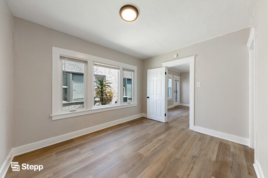 1059 Gladys Ave, Long Beach, CA à vendre - Photo de l’immeuble – Image 2 sur 10
