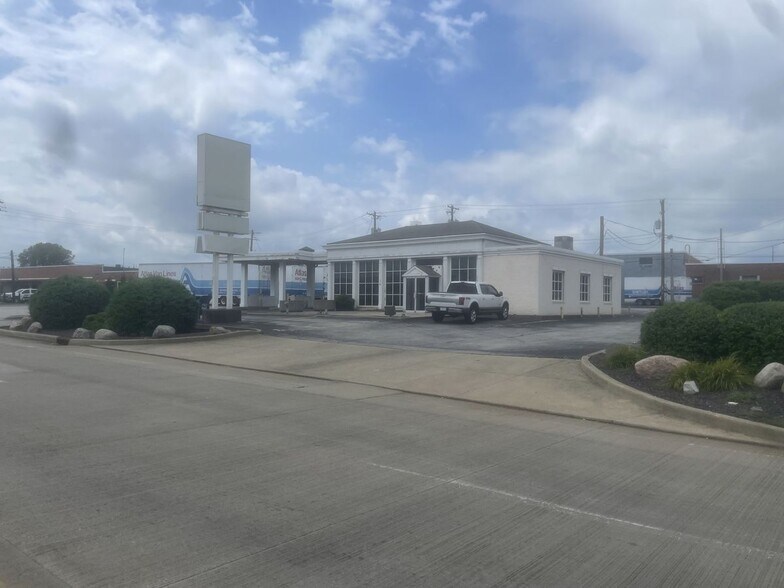 2230 N Fares Ave, Evansville, IN à louer - Photo principale – Image 1 sur 10