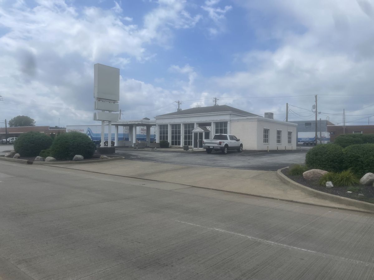 2230 N Fares Ave, Evansville, IN à louer Photo principale– Image 1 sur 11