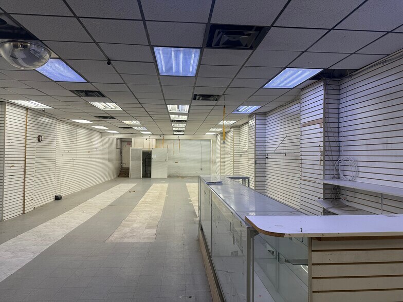3863-3865 Tenth Ave, New York, NY à louer - Photo de l’immeuble – Image 3 sur 5