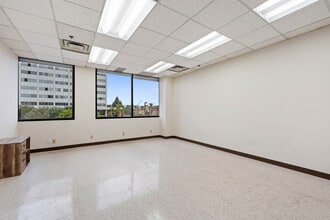 2670 N Main St, Santa Ana, CA à louer Photo intérieure– Image 2 sur 10