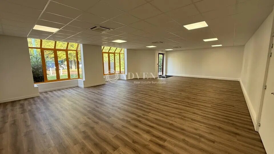 Local d’activités dans Croissy-Beaubourg à louer - Photo de l’immeuble – Image 2 sur 7