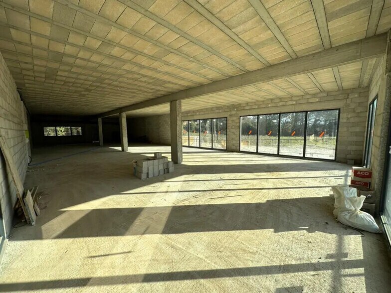 Local d'activités dans Trans-en-Provence à vendre - Photo de l’immeuble – Image 2 sur 4