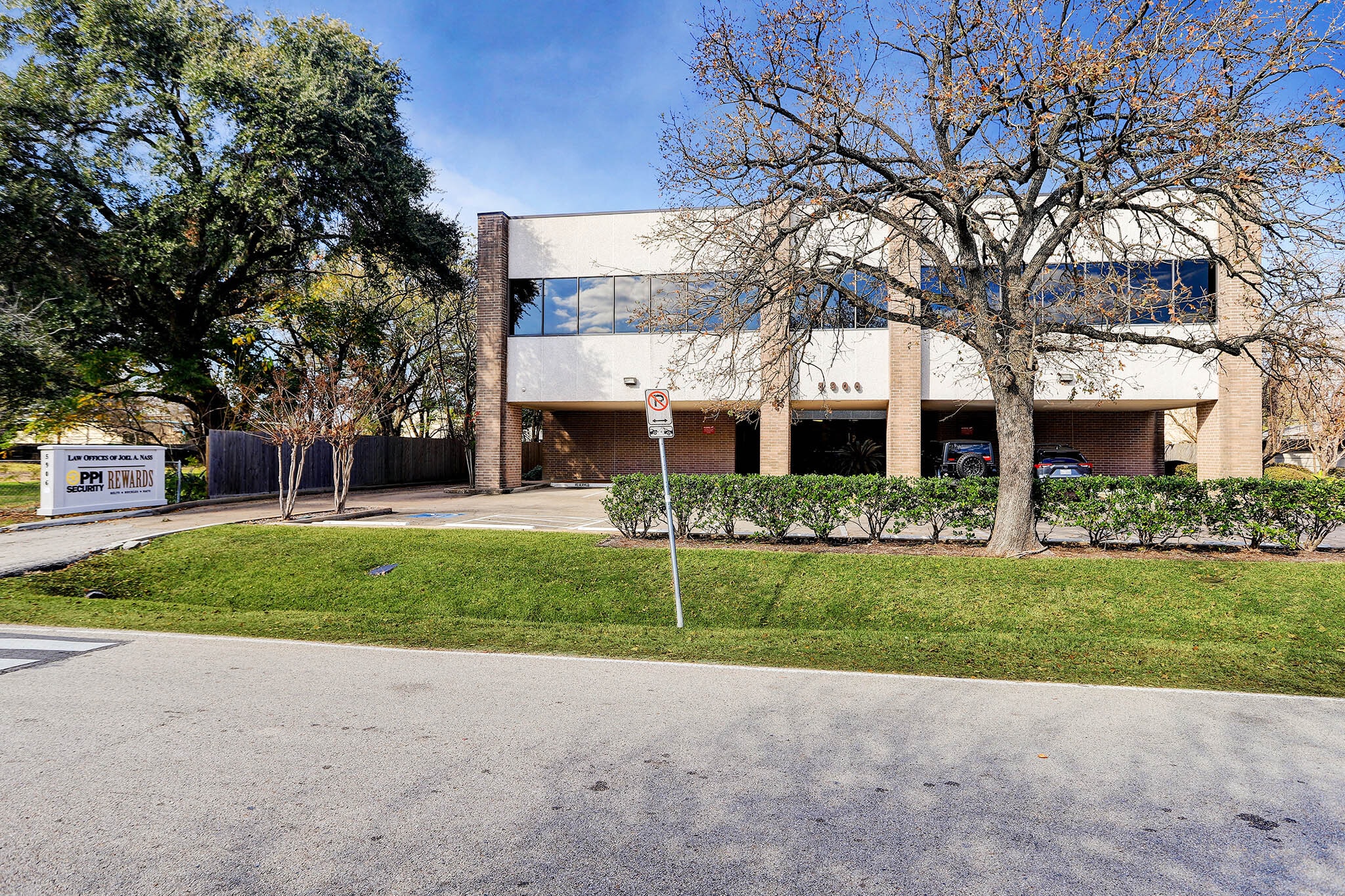 5906 Dolores St, Houston, TX à louer Photo de l’immeuble– Image 1 sur 6