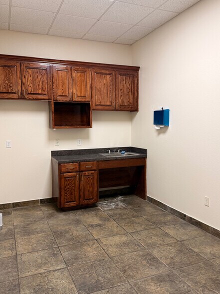 3118-3122 Center Pointe Dr, Edinburg, TX à louer - Photo de l’immeuble – Image 3 sur 48
