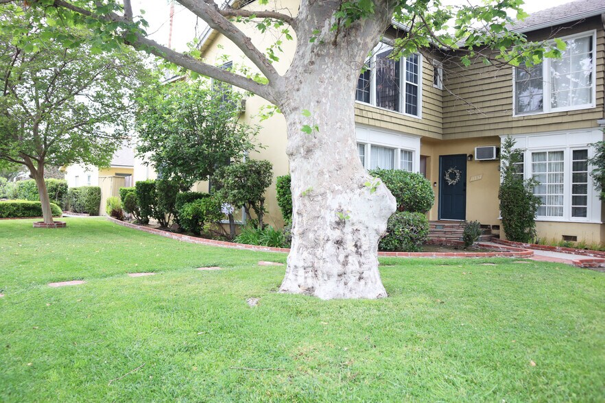 11755 Moorpark St, Studio City, CA à vendre - Photo de l’immeuble – Image 3 sur 24
