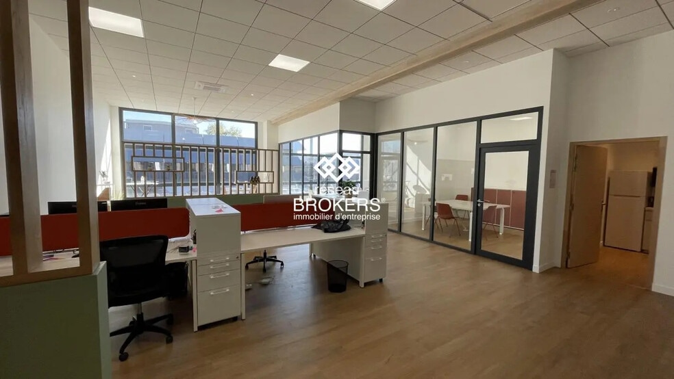 Bureau dans Andrézieux-Bouthéon à louer - Photo de l’immeuble – Image 2 sur 2