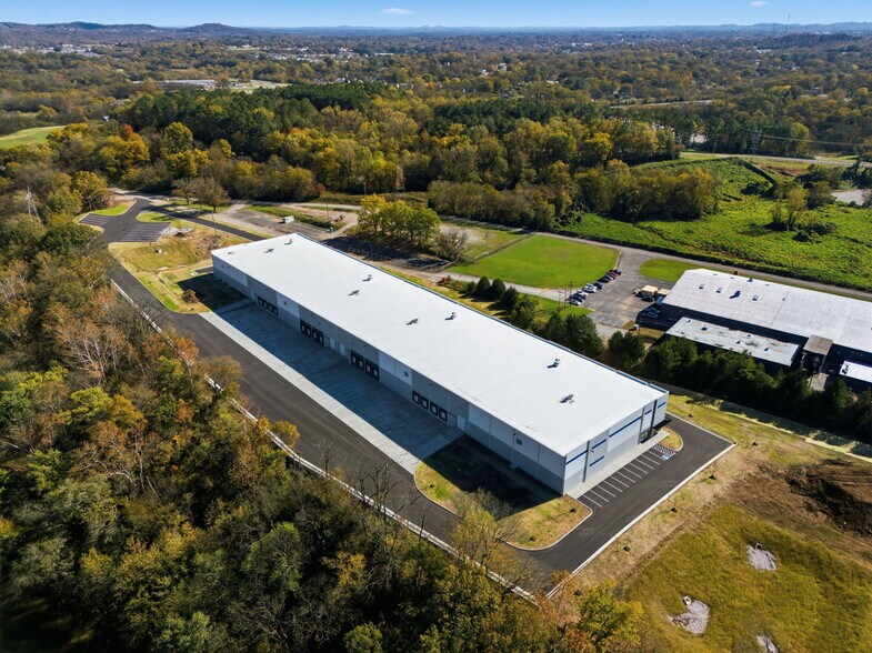 100 Spontex Dr, Columbia, TN à louer - Photo de l’immeuble – Image 2 sur 21