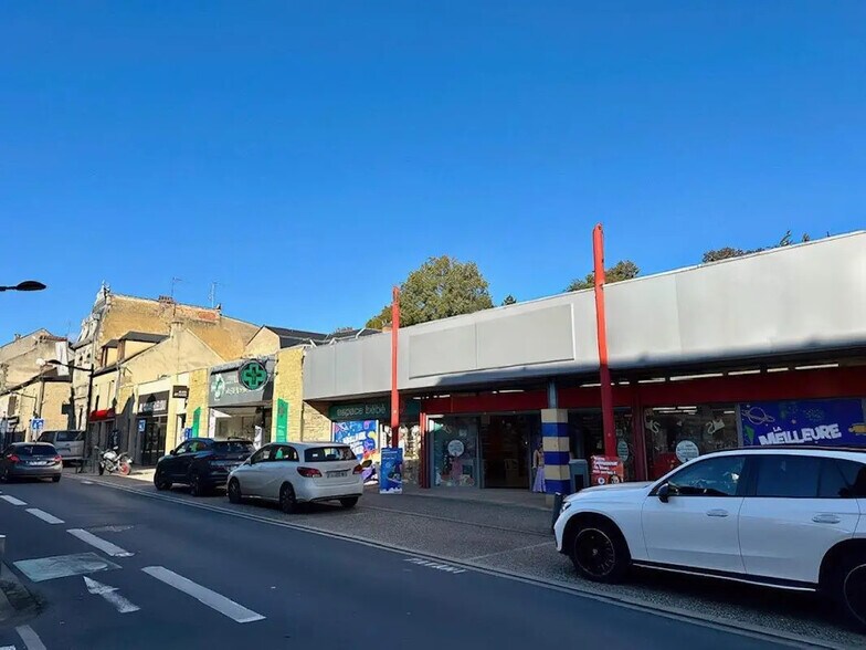 Local commercial dans Sarlat-la-Canéda à louer - Photo de l’immeuble – Image 3 sur 3