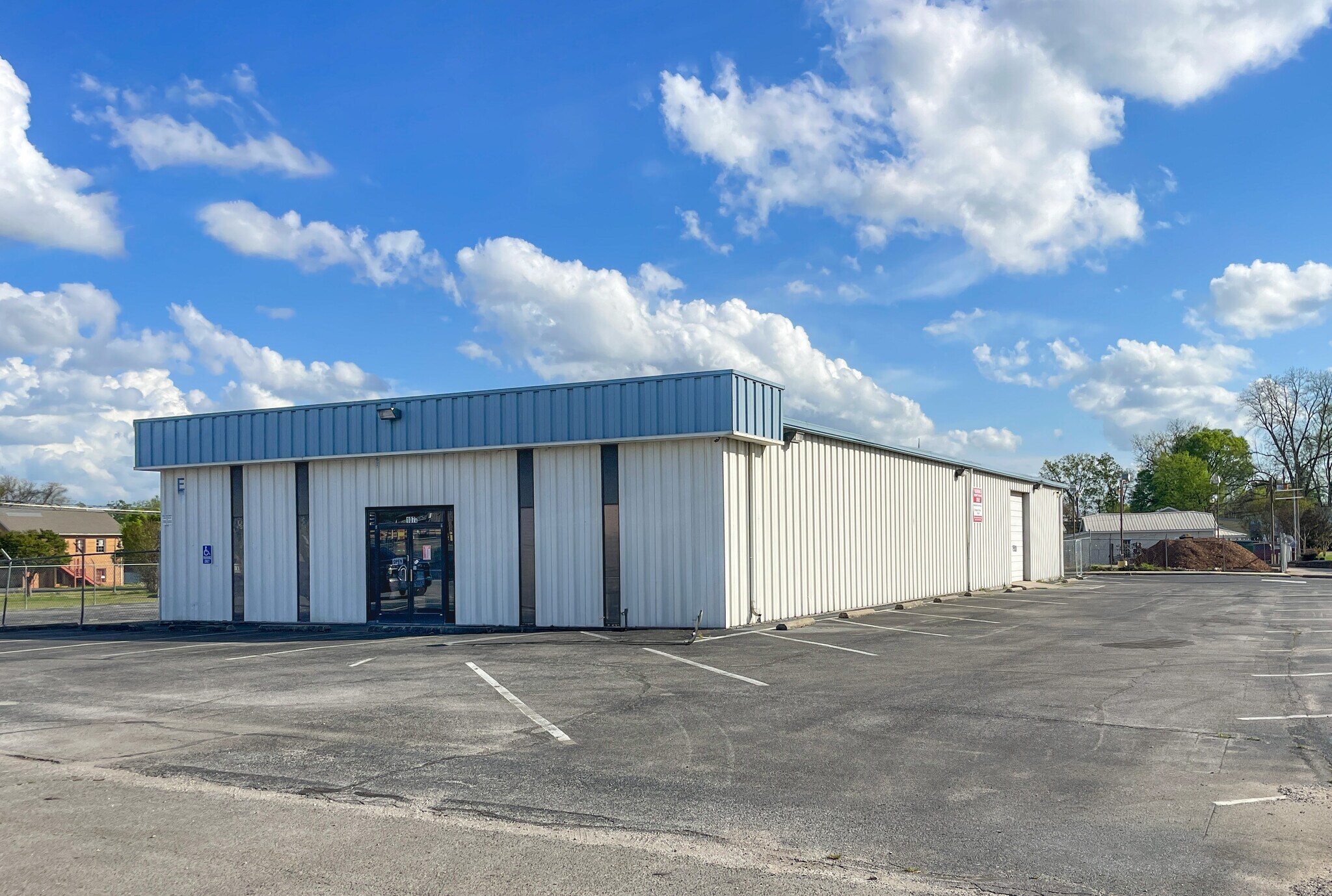 107 Parkway Dr NW, Huntsville, AL à louer Photo principale– Image 1 sur 8