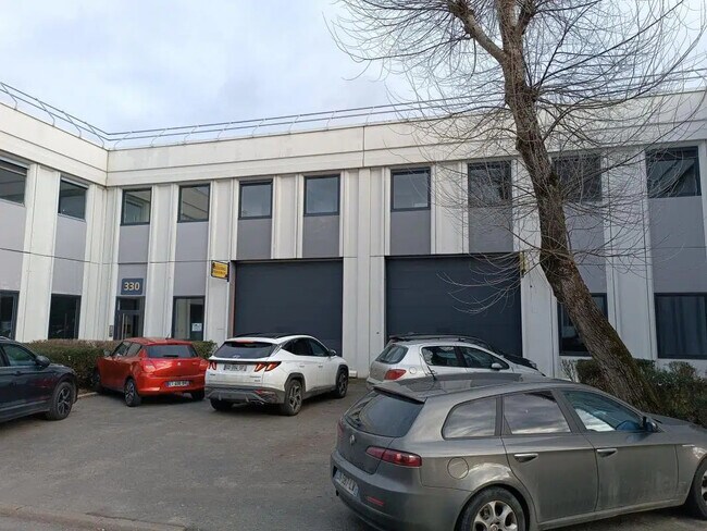 Plus de détails pour 9 Chaussée Jules César, Osny - Différents types d’espaces à louer