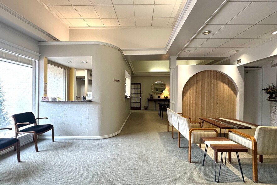 3621 NW 63rd St, Oklahoma City, OK à vendre - Photo de l’immeuble – Image 3 sur 5