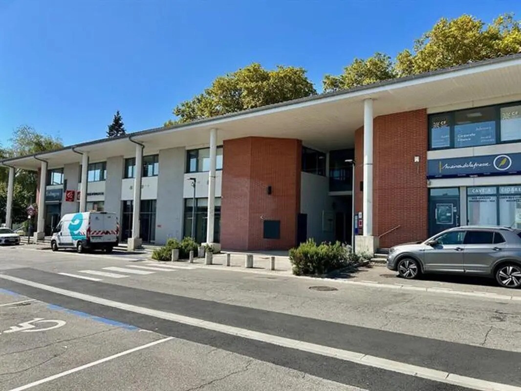 Bureau dans Saint-Jean à louer Photo de l’immeuble– Image 1 sur 18