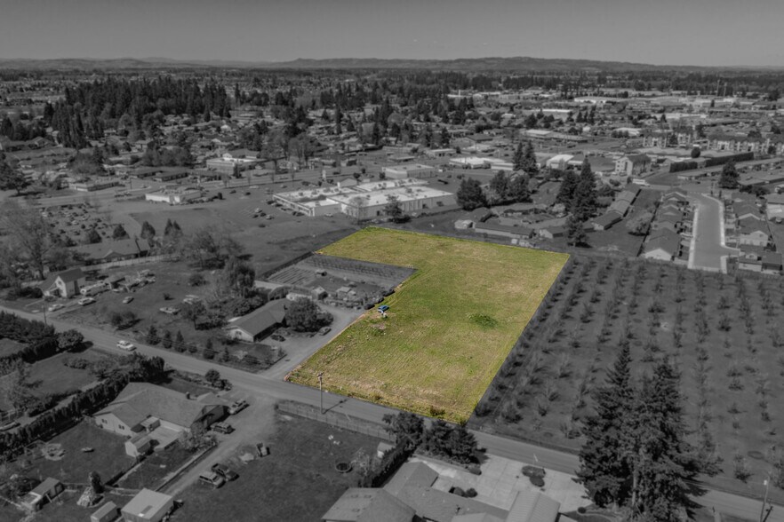 1600 blk E Lincoln Rd, Woodburn, OR à vendre - Photo principale – Image 2 sur 32