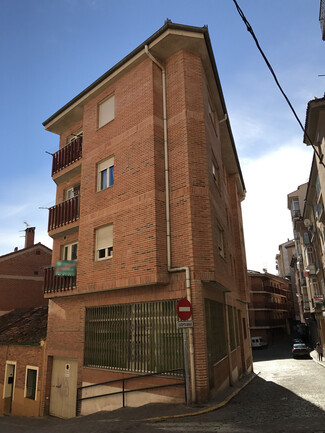 Plus de détails pour Calle De Miraflores, 5, Segovia - Local commercial à louer