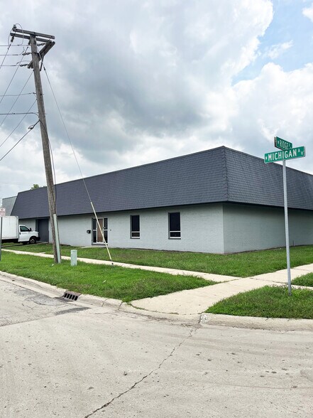 701 N Michigan Ave, Villa Park, IL à louer - Photo de l’immeuble – Image 3 sur 7