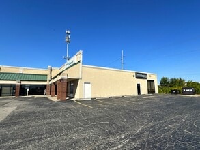 8935-8947 Kingsridge Rd, Dayton, OH à louer Photo de l’immeuble– Image 2 sur 8