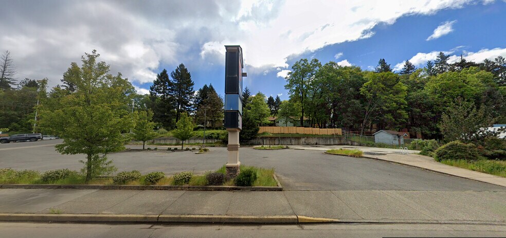 145 Redwood Hwy, Cave Junction, OR à vendre - Photo de l’immeuble – Image 2 sur 5