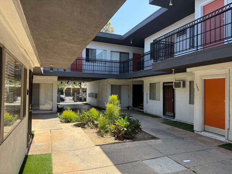 5741 Virginia Ave, Los Angeles, CA à vendre - Photo de l’immeuble – Image 2 sur 12