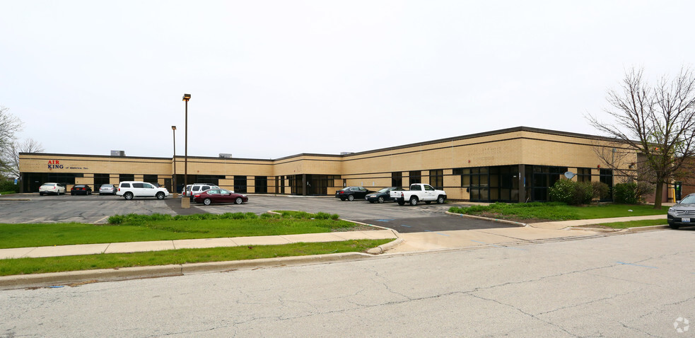 601-701 Frontier Way, Bensenville, IL à louer - Photo principale – Image 1 sur 4