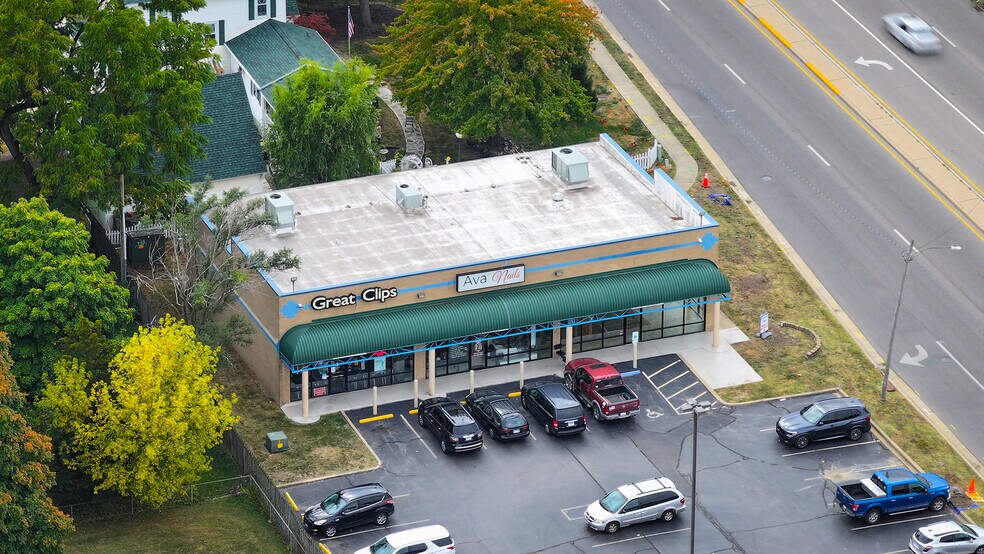 215 E Ash Ave, Decatur, IL à louer - Photo de l’immeuble – Image 2 sur 8