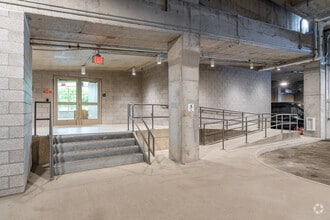 2890 Review Ave, Long Island City, NY à louer Hall d’entrée– Image 1 sur 5