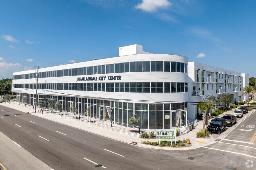 504-512 NW 1st Ave, Hallandale Beach, FL à louer - Photo de l’immeuble – Image 2 sur 15