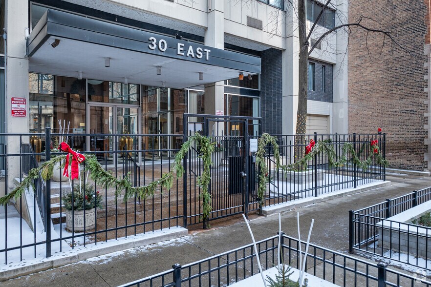 30 E Division St, Chicago, IL à louer - Photo de l’immeuble – Image 3 sur 7