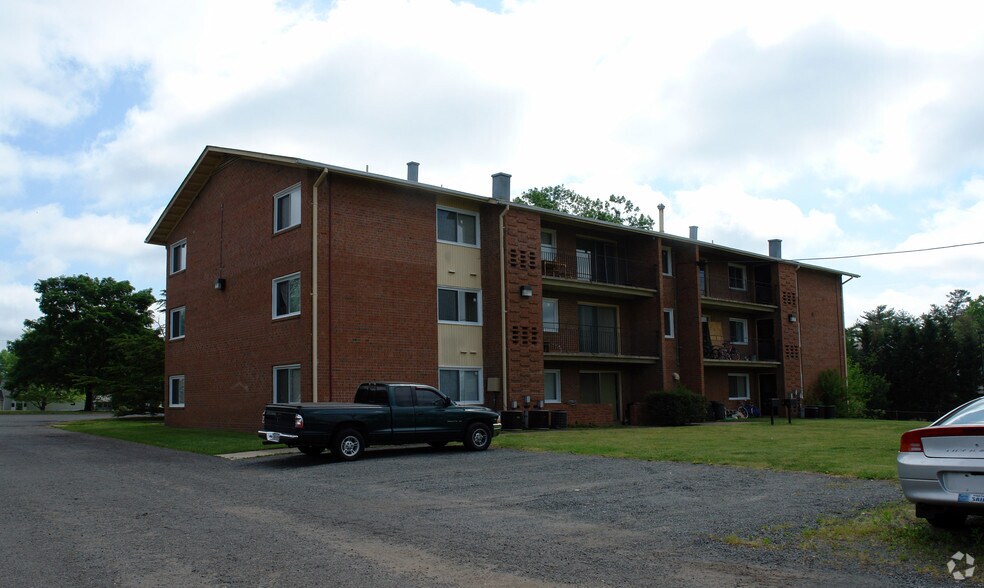 9512 Fairview Ave, Manassas, VA à vendre - Photo de l’immeuble – Image 3 sur 6