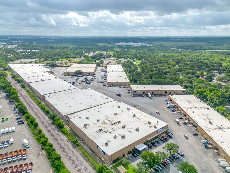 580-586 N Beach St, Fort Worth, TX à louer - Photo de l’immeuble – Image 2 sur 9
