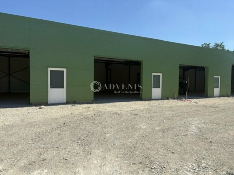 Local d’activités dans Cour-Cheverny à louer - Photo de l’immeuble – Image 3 sur 3