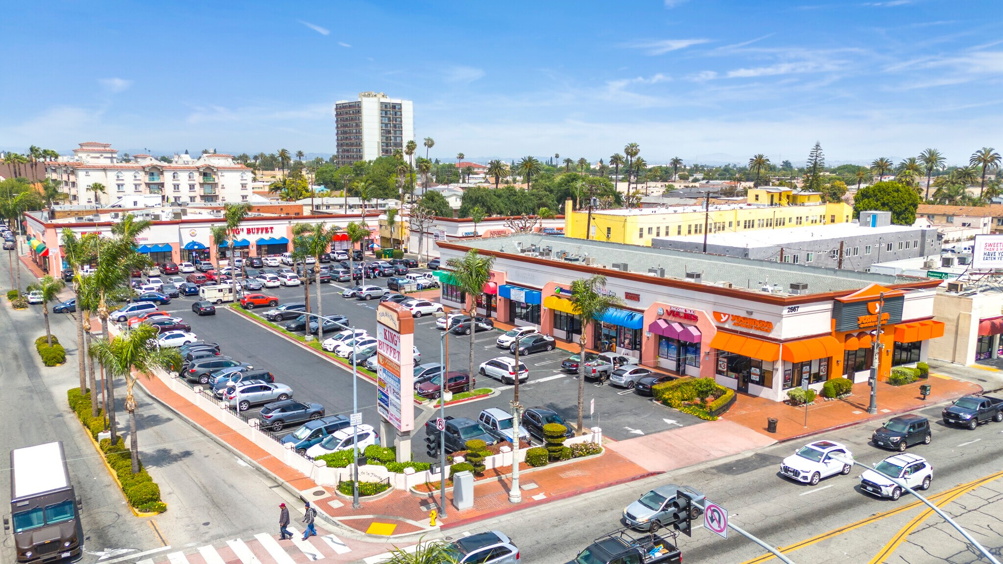 Plaza De La Fiesta / 40K SF Center portefeuille de 3 biens à vendre sur LoopNet.fr Photo de l’immeuble– Image 1 sur 11