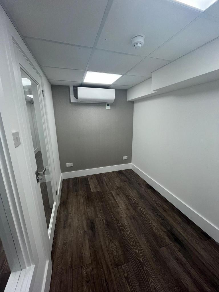 190 Camden High St, Londres à louer Photo de l’immeuble– Image 1 sur 10