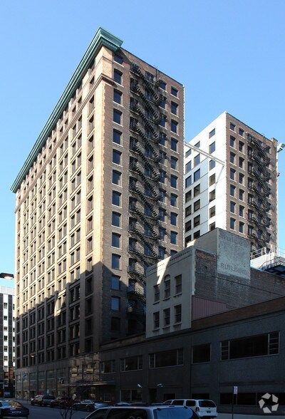 608 Madison Ave, Toledo, OH à louer - Photo de l’immeuble – Image 3 sur 5