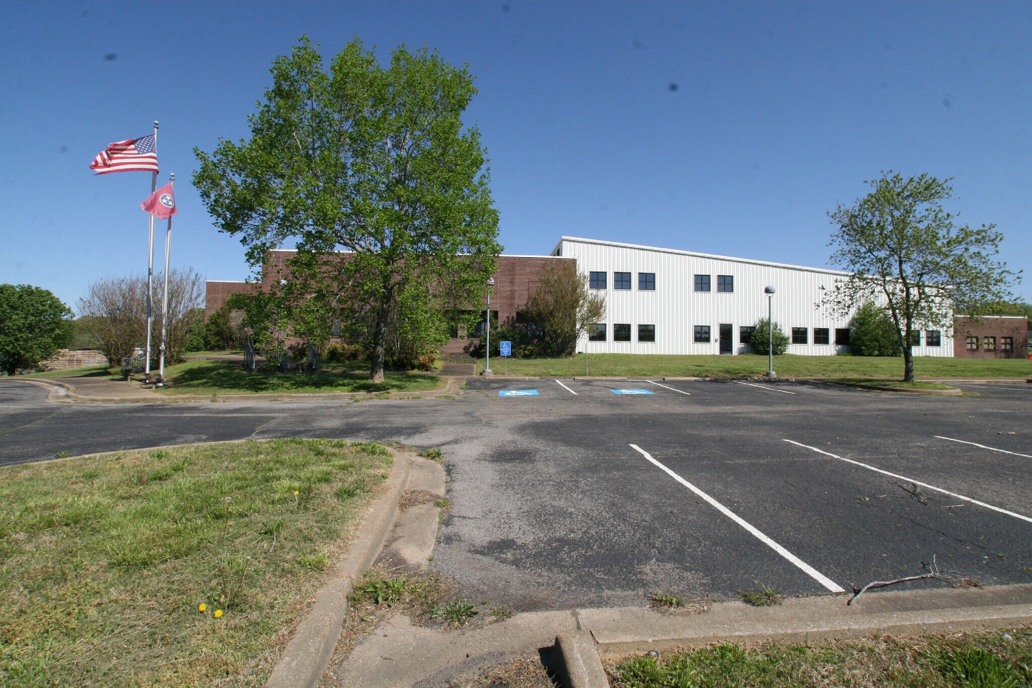 260 Bennett Dr, Pulaski, TN à louer Photo de l’immeuble– Image 1 sur 15