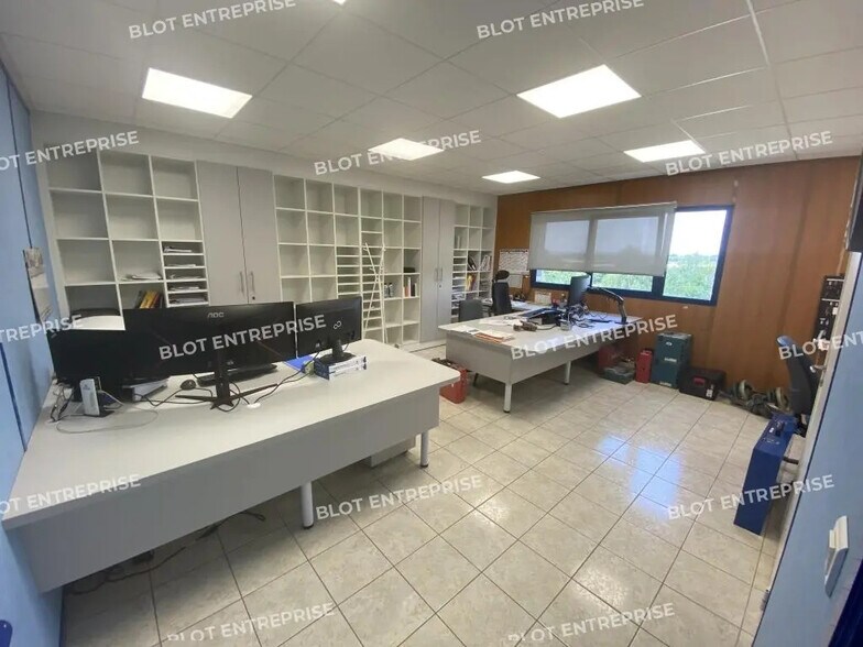 Local d'activités dans Loudéac à vendre - Photo de l’immeuble – Image 2 sur 13