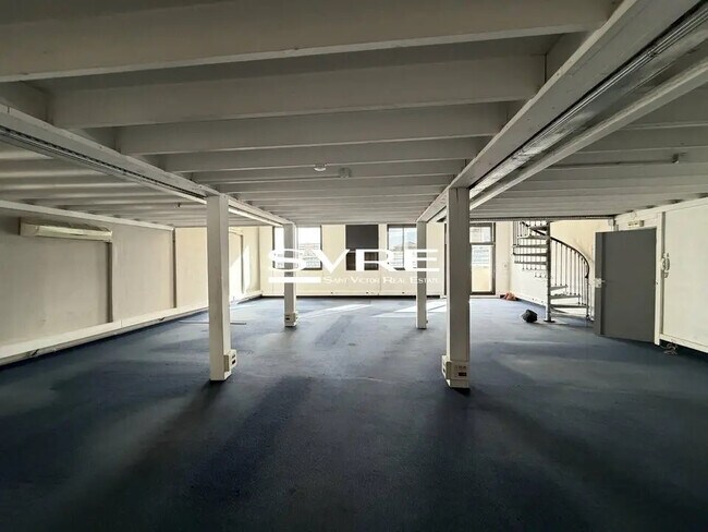 Plus de détails pour Local commercial à vendre