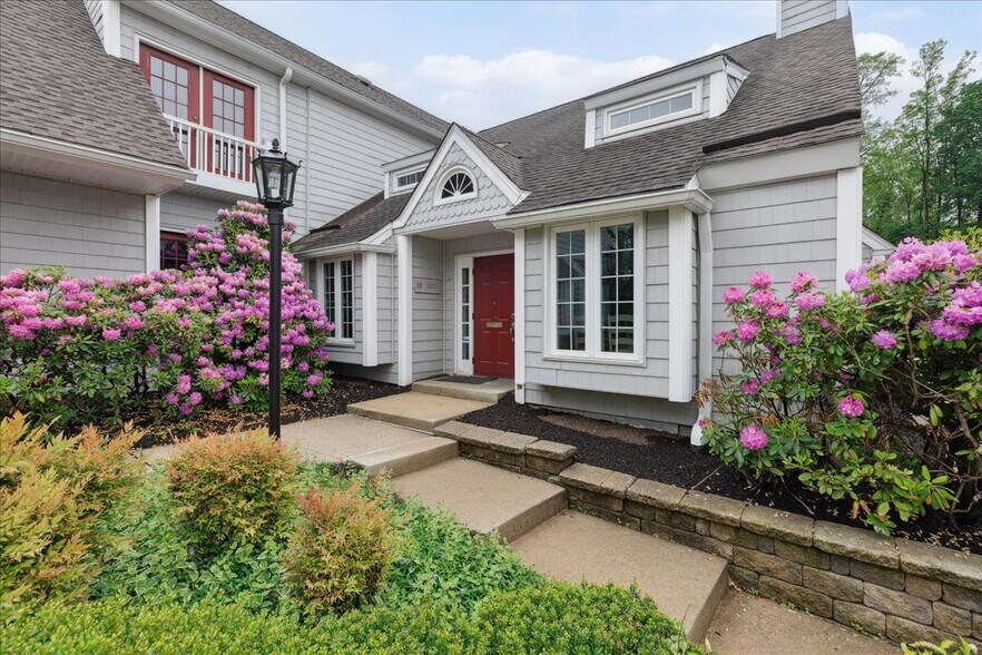 10 Mystic Ln, Malvern, PA à vendre - Photo de l’immeuble – Image 2 sur 36